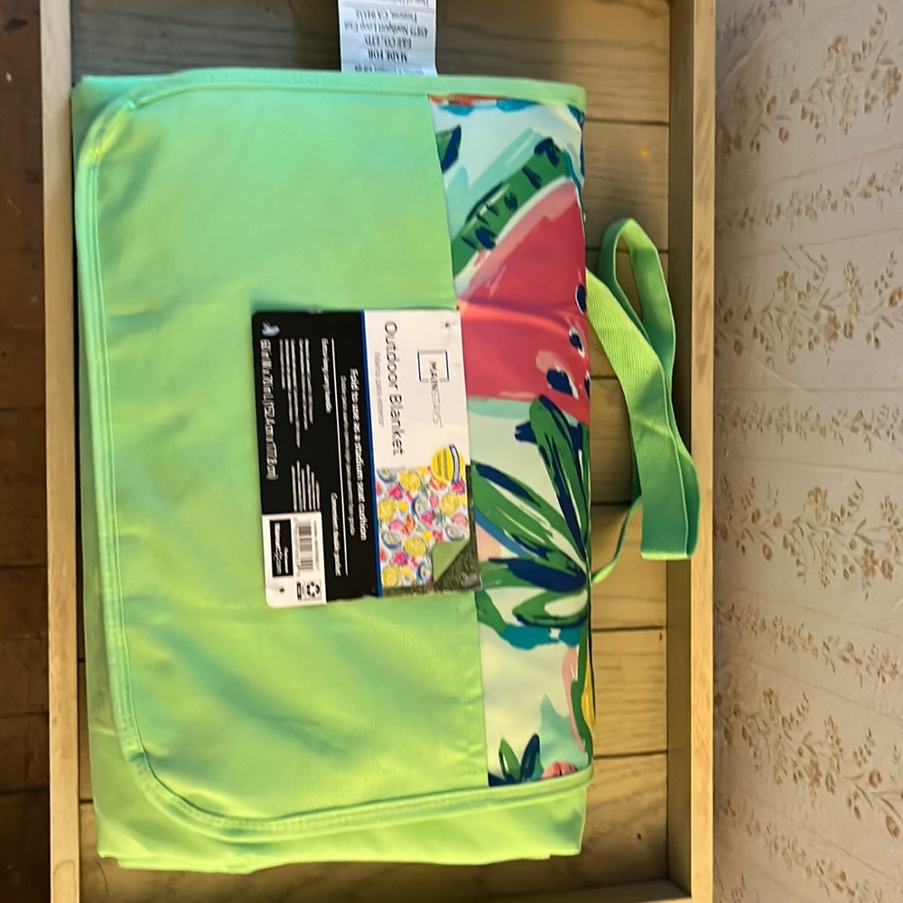 Mainstays.  Outdoor Blanket. 60x70